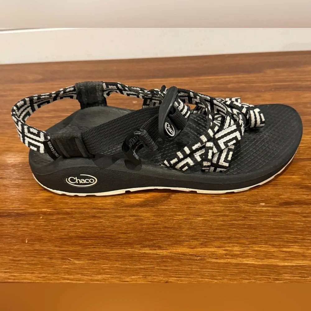 Chaco Sandals Size 6 Black White Pattern Adjustable Outdoor Hiking - Picture 5 of 11